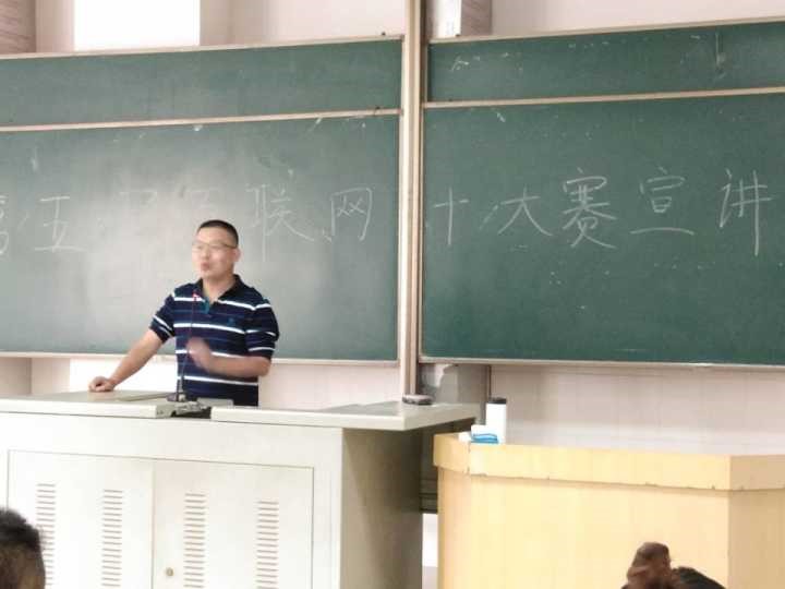 主讲人向飞宇